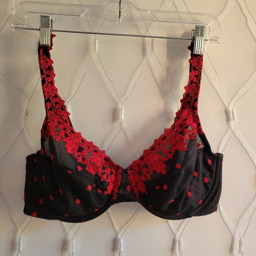 Retro Bali Bra • Black Color • Red Embroidery • 38C